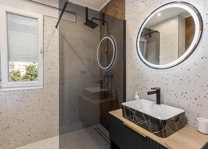 Апартаменты Adastra With Private Parking And Sea View Риека