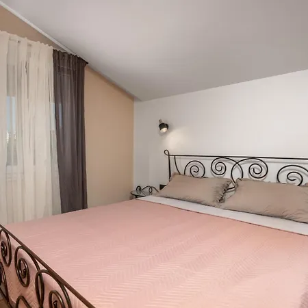 Adastra With Private Parking And Sea View * リエカ