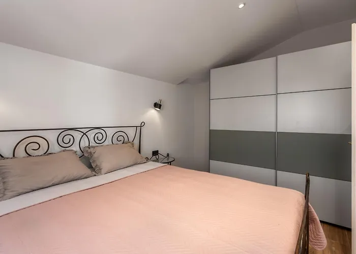 Adastra With Private Parking And Sea View Apartmán *