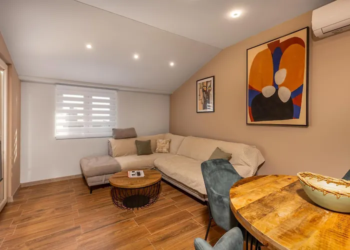 Adastra With Private Parking And Sea View Rijeka